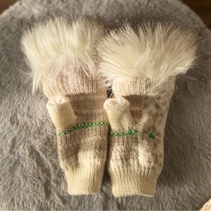 Cozy Old Navy Fuzzy Fingerless Mittens One Size fits all. Cream and Tan color